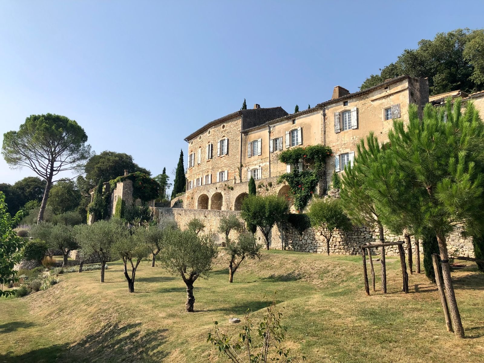 Villa méditerranéenne dans les oliviers