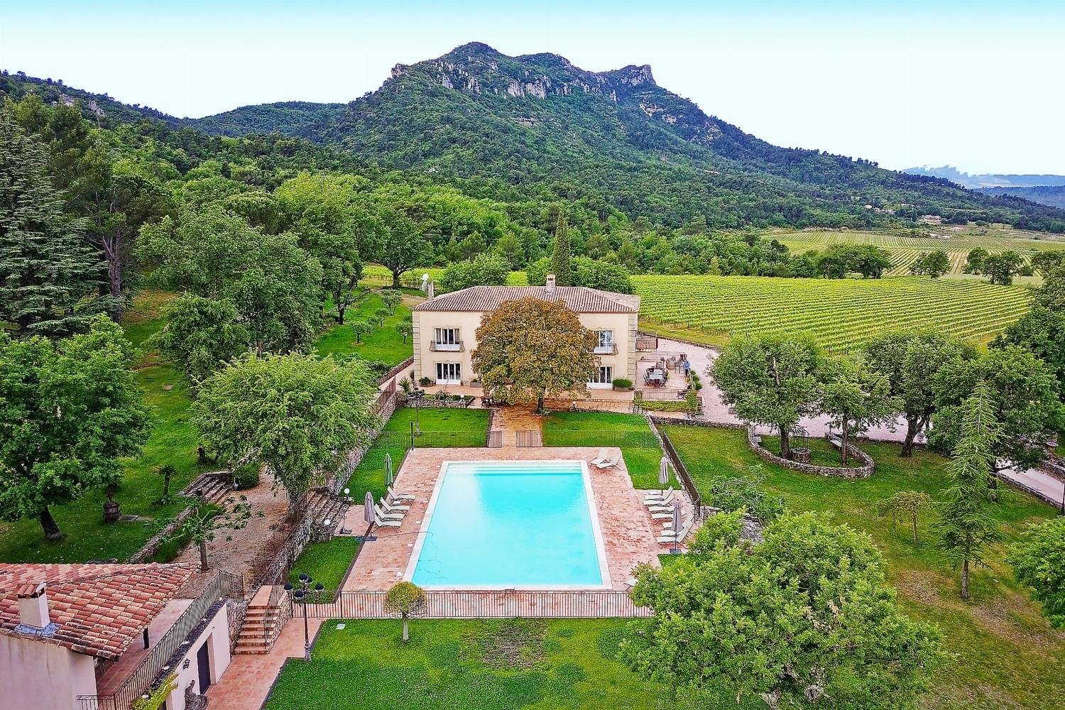 Villa provençale avec piscine en location